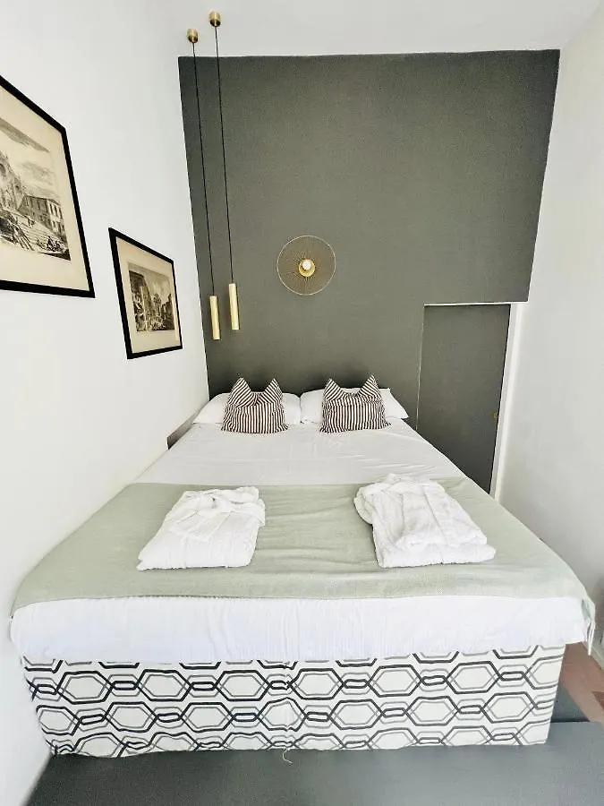 Sr Apartments Rome Italy